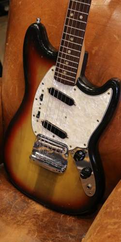 Fender Mustang Sunburst de 1973