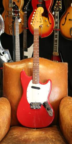 Fender Musicmaster Dakota Red de 1974