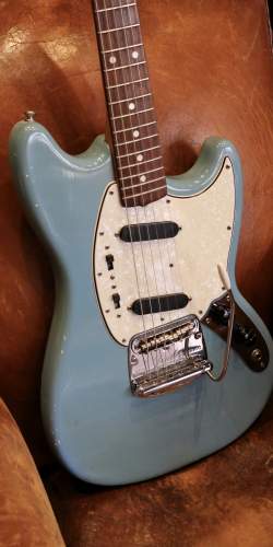 Fender Mustang Daphne Blue Série L de 1965