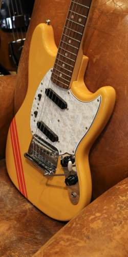 Fender Mustang Yellow Competition de 1972