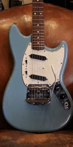 Fender Mustang Daphne Blue Série L de 1965