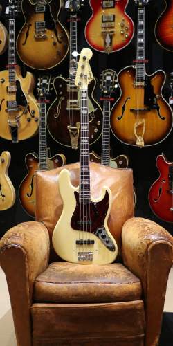 Fender Jazz Bass Olympic White (Matching Headstock) de 1971