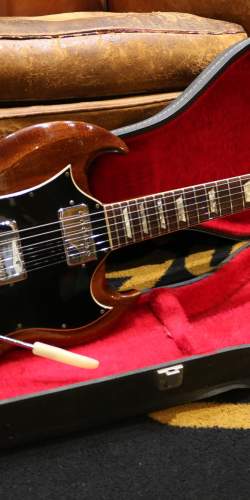 Gibson SG Standard "Large Guard Maestro" Vibrola Cherry de 1969