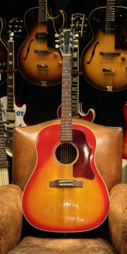 Gibson J-45 Cherryburst de 1966