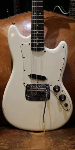 Fender Bronco White (refinish) de 1974