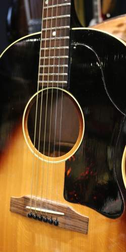 Gibson LG-1 Sunburst de 1963