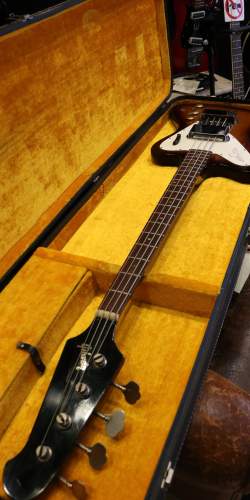 Gibson Thunderbird IV Non-Reverse Sunburst de 1967