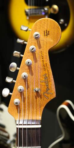 Fender Stratocaster Custom Shop 1960 Roasted Heavy Relic Limited Edition Candy Apple Red over 3 Tone Sunburst de 2018