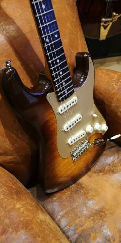 Fender Custom Shop Artisan Tamo Ash Stratocaster de 2018