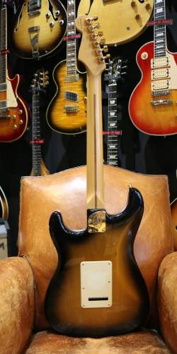 Fender 50th Anniversary American Deluxe Stratocaster Sunburst de 2004