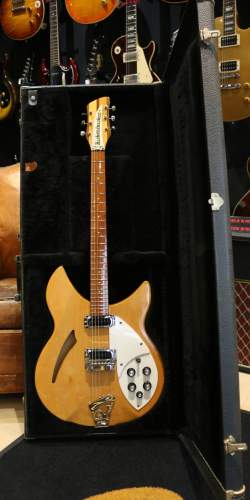 Rickenbacker 330 Mapleglo Naturelle de 1981