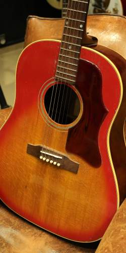 Gibson J-45 Cherryburst de 1966