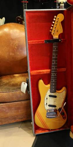 Fender Mustang Yellow Competition (Matching Headstock) de 1969