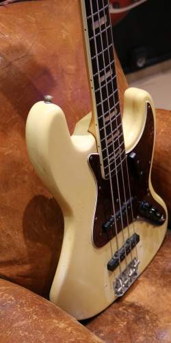 Fender Jazz Bass Olympic White (Matching Headstock) de 1971