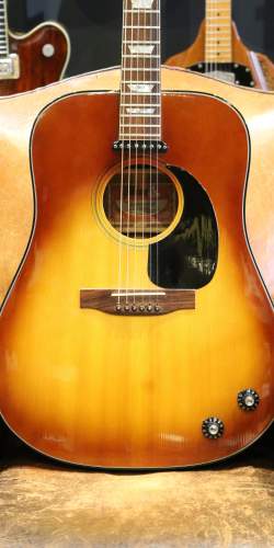 Gibson J-160E Sunburst de 1974