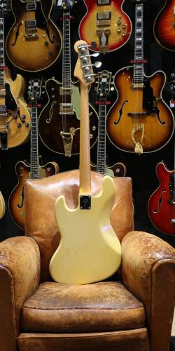 Fender Jazz Bass Olympic White (Matching Headstock) de 1971
