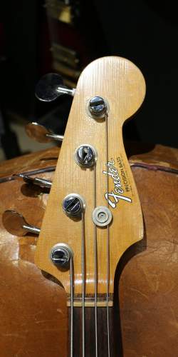 Fender Precision Bass Sunburst de 1968