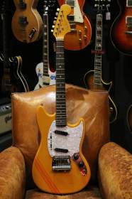 Fender Mustang Orange Competition Matching Headstock de 1969