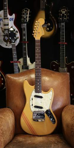Fender Mustang Yellow Competition (Matching Headstock) de 1969