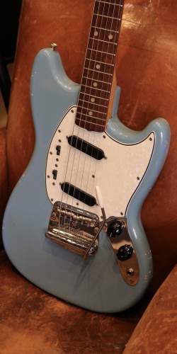 Fender Mustang Daphne Blue Série L de 1965