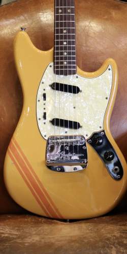 Fender Mustang Yellow Competition (Matching Headstock) de 1969