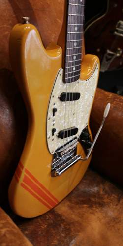 Fender Mustang Yellow Competition (Matching Headstock) de 1969