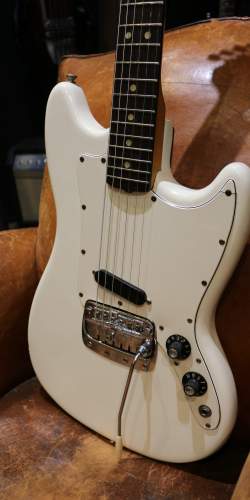 Fender Bronco White (refinish) de 1974