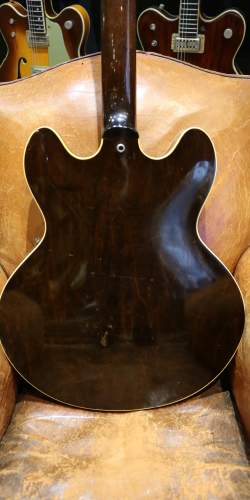 Gibson EB-2 Sunburst de 1964