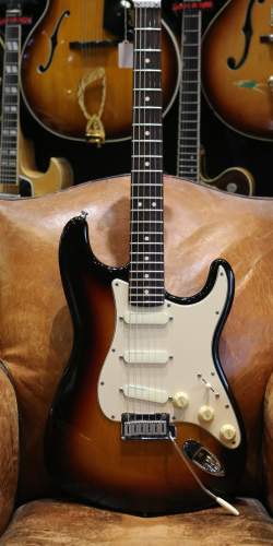 Fender Deluxe Stratocaster Plus Sunburst de 1988.