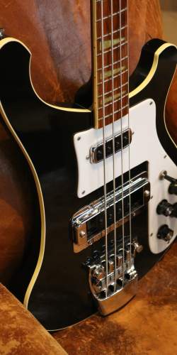 Rickenbacker 4001 Jetglo de 1975