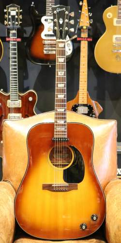 Gibson J-160E Sunburst de 1974