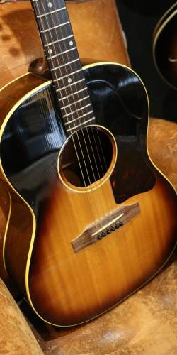 Gibson LG-1 Sunburst de 1963