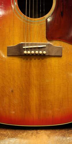 Gibson J-45 Cherryburst de 1966