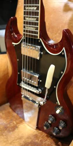 Gibson SG Standard "Large Guard" Maestro Vibrola Cherry Red de 1968