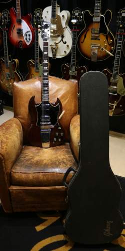 Gibson SG Standard "Large Guard Maestro" Vibrola Cherry de 1969