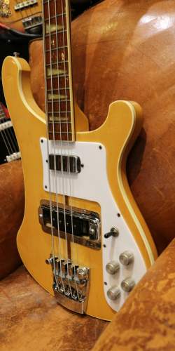 Rickenbacker 4001 Mapleglo de 1975