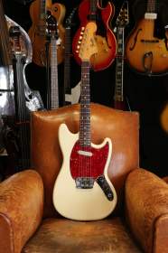 Fender Musicmaster II Olympic White de 1965