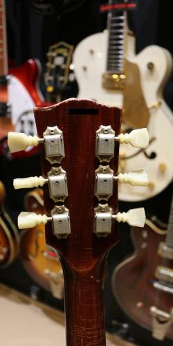 Gibson SG Standard "Large Guard Maestro" Vibrola Cherry de 1969