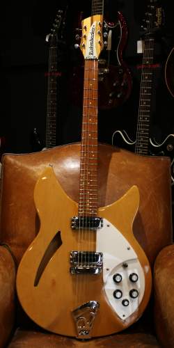Rickenbacker 330 Mapleglo Naturelle de 1981