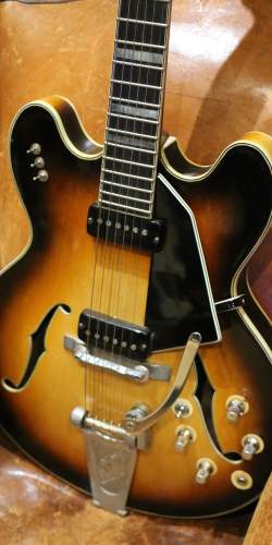Favino type ES-335 (ES-330) Sunburst des années 1960