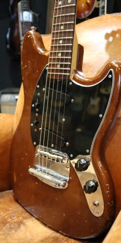 Fender Mustang Mocha / Walnut de 1976