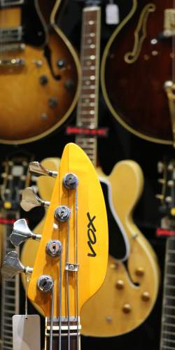 Vox VBW-2000 Teardrop Bass 50th anniversary Bill Wyman