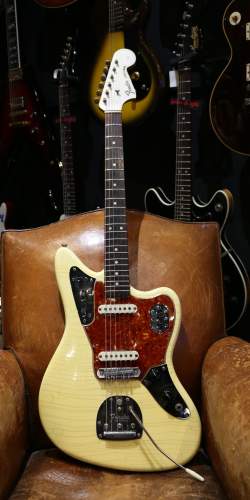 Fender Jaguar Série L Olympic White Matching Headstock de 1965