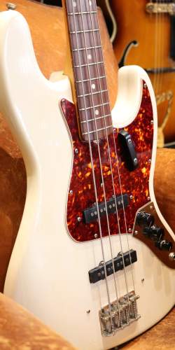 Fender Jazz Bass Olympic White Serie L de 1965