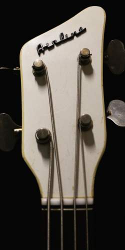 Airline Pocket Bass Sunburst de 1964