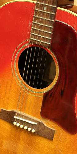 Gibson J-45 Cherryburst de 1966