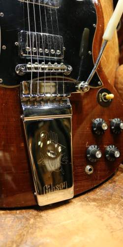 Gibson SG Standard "Large Guard Maestro" Vibrola Cherry de 1969
