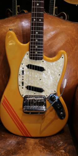 Fender Mustang Yellow Competition (Matching Headstock) de 1969