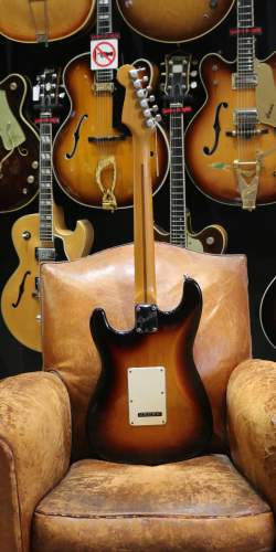 Fender Deluxe Stratocaster Plus Sunburst de 1988.