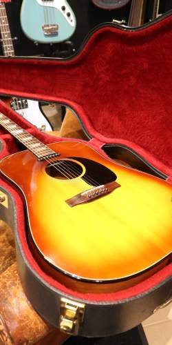 Gibson J-160E Sunburst de 1974